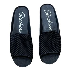 Sketchers Women’s Slides Sandals‎ Black Size 8